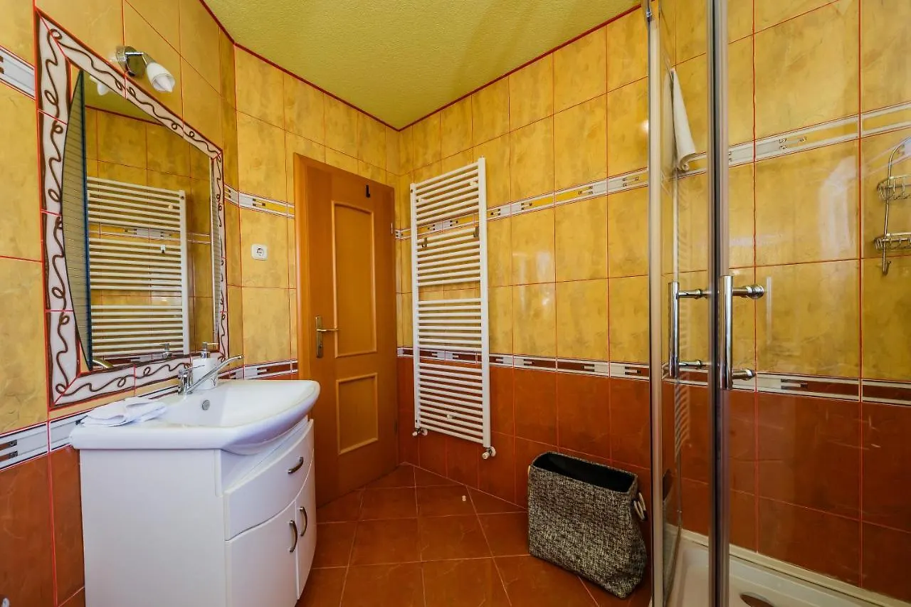 Apartment Green Oasis Rudine